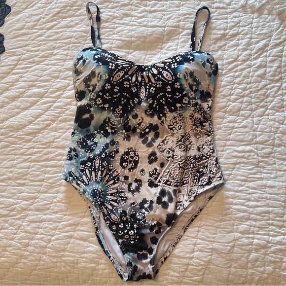 Kenneth Cole Swimsuit - Picture 3 of 6